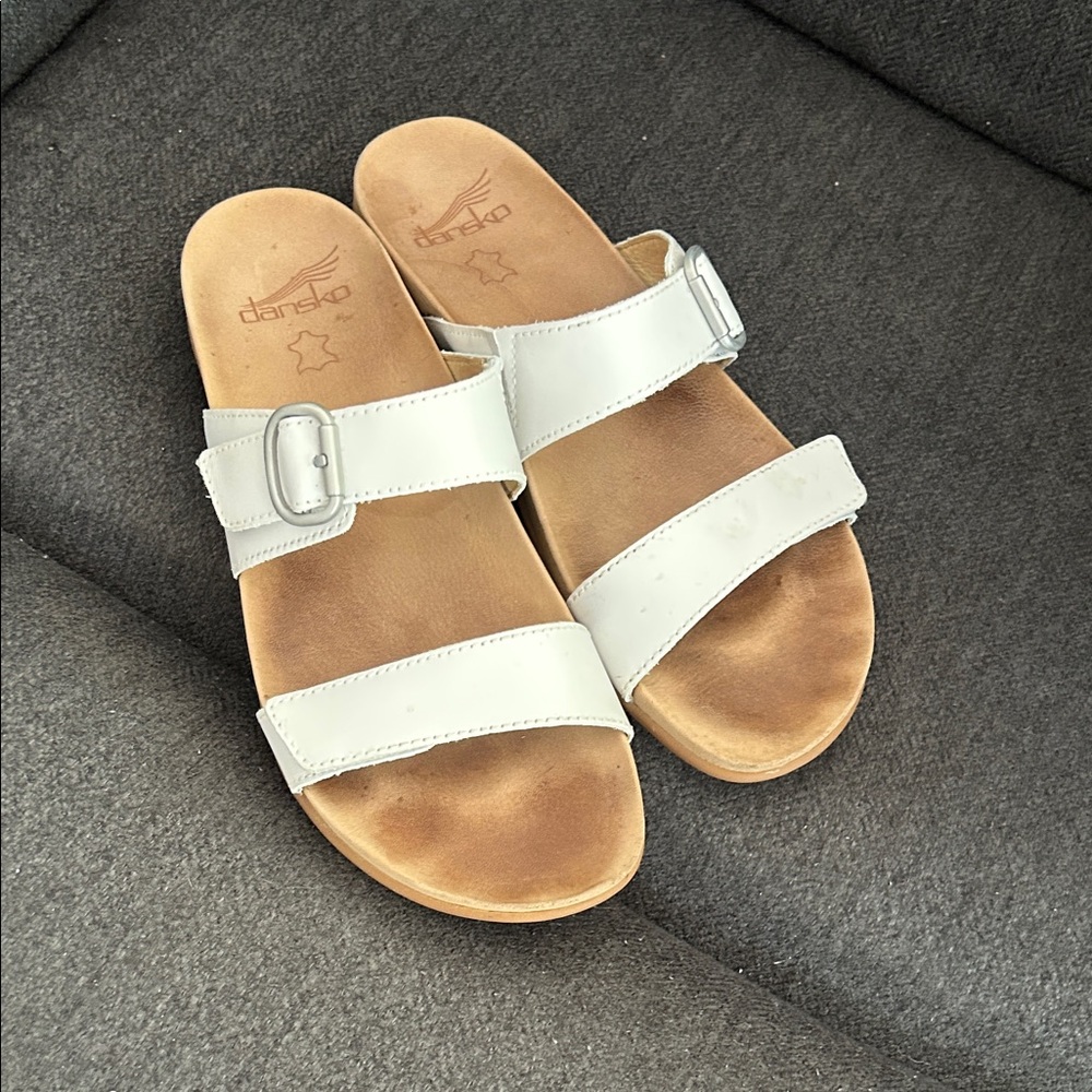 EXC. CONDITION Dansko Justine Women's White slip on Sandals, pre-owned condition